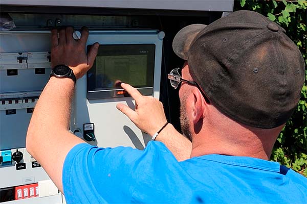 EAGLE ll HMI provides access to a long list of operating data for pumps